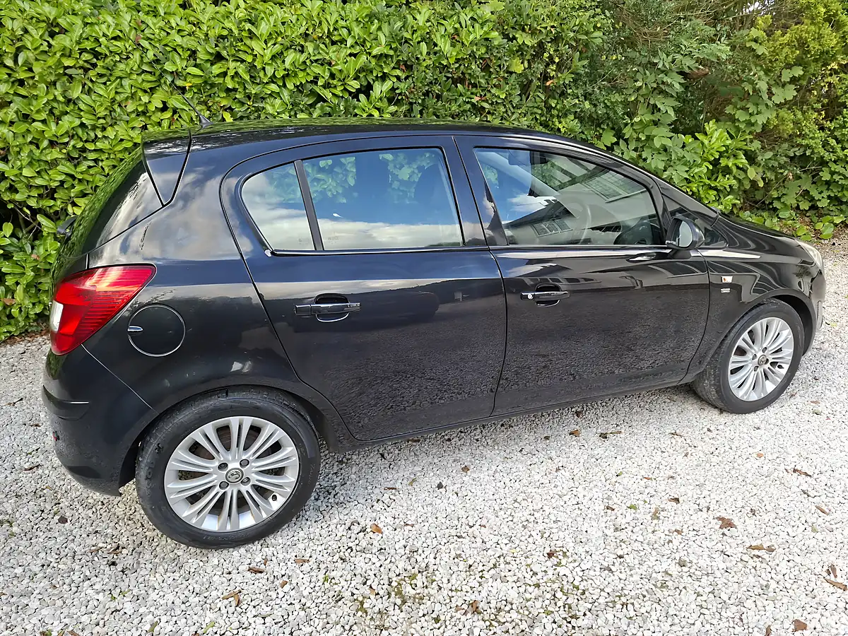 Used 2014 Vauxhall Corsa Se Black - Interior and Exterior details 4