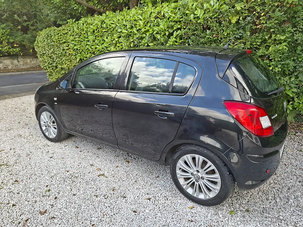 Used 2014 Vauxhall Corsa Se Black - Interior and Exterior details 5