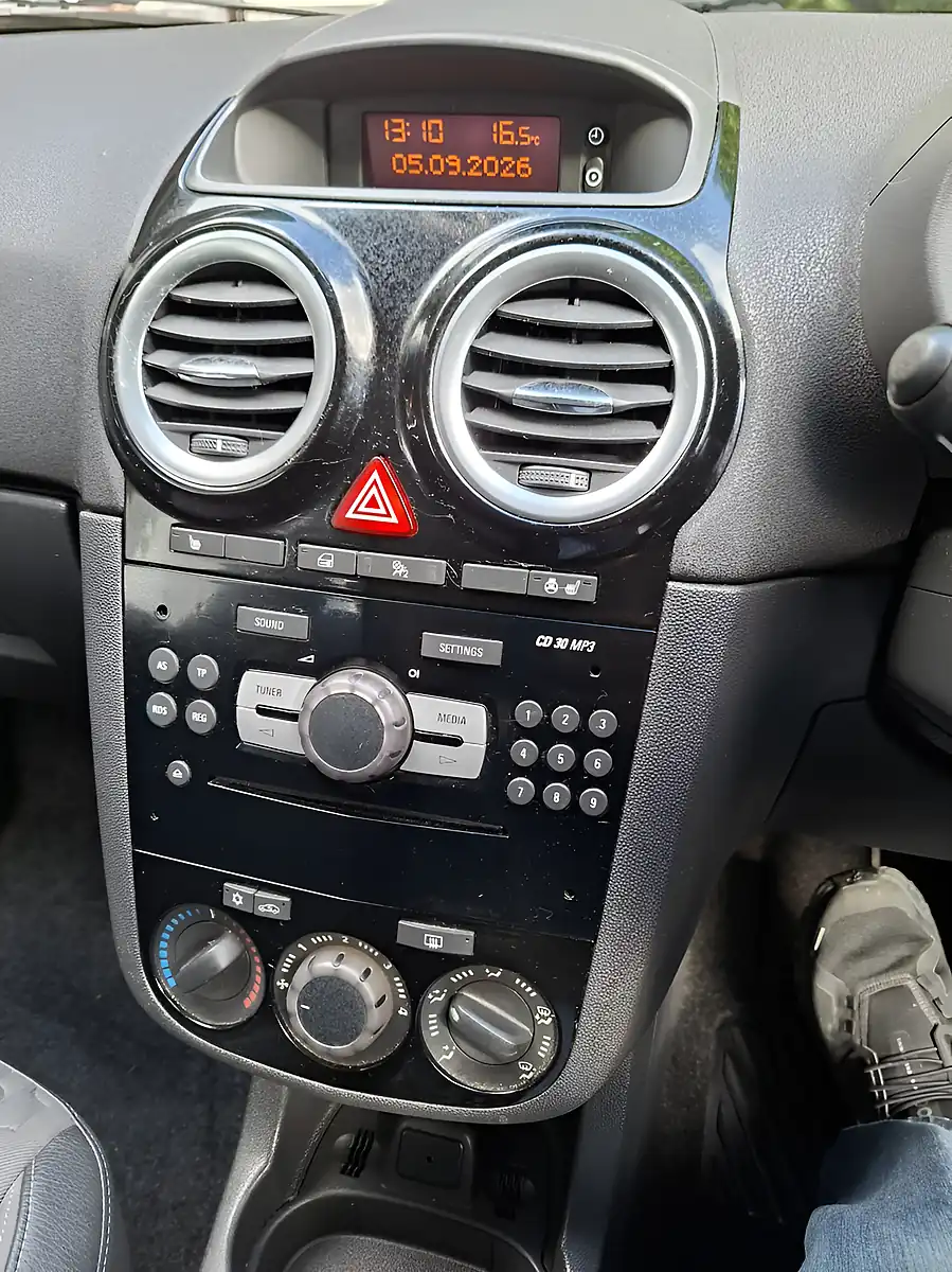 Used 2014 Vauxhall Corsa Se Black - Interior and Exterior details 9