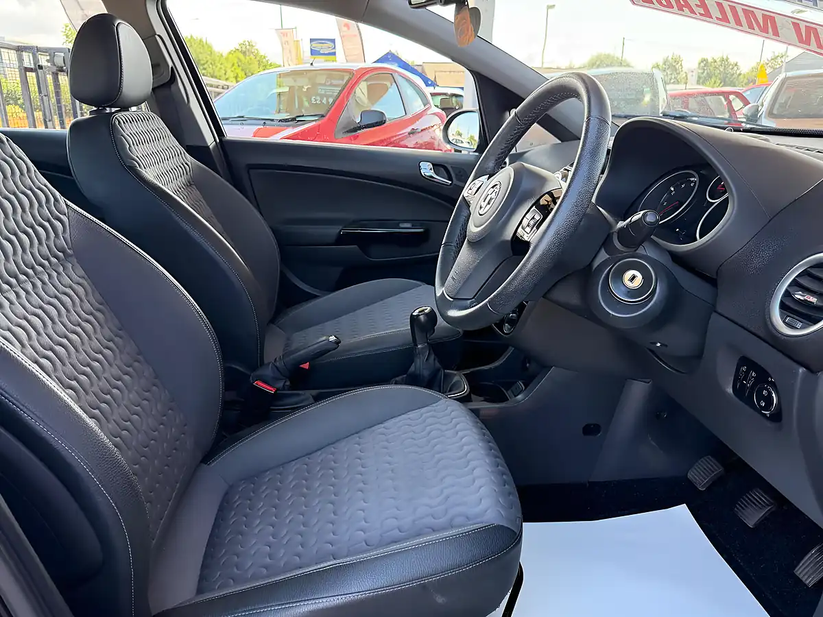 Used 2014 Vauxhall Corsa Se Black - Interior and Exterior details 12