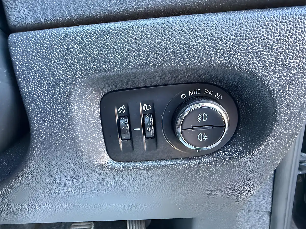 Used 2014 Vauxhall Corsa Se Black - Interior and Exterior details 17
