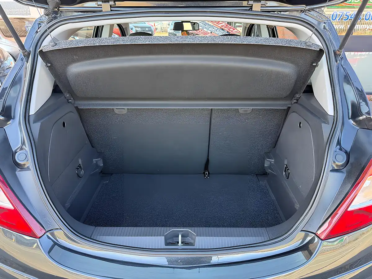 Used 2014 Vauxhall Corsa Se Black - Interior and Exterior details 20