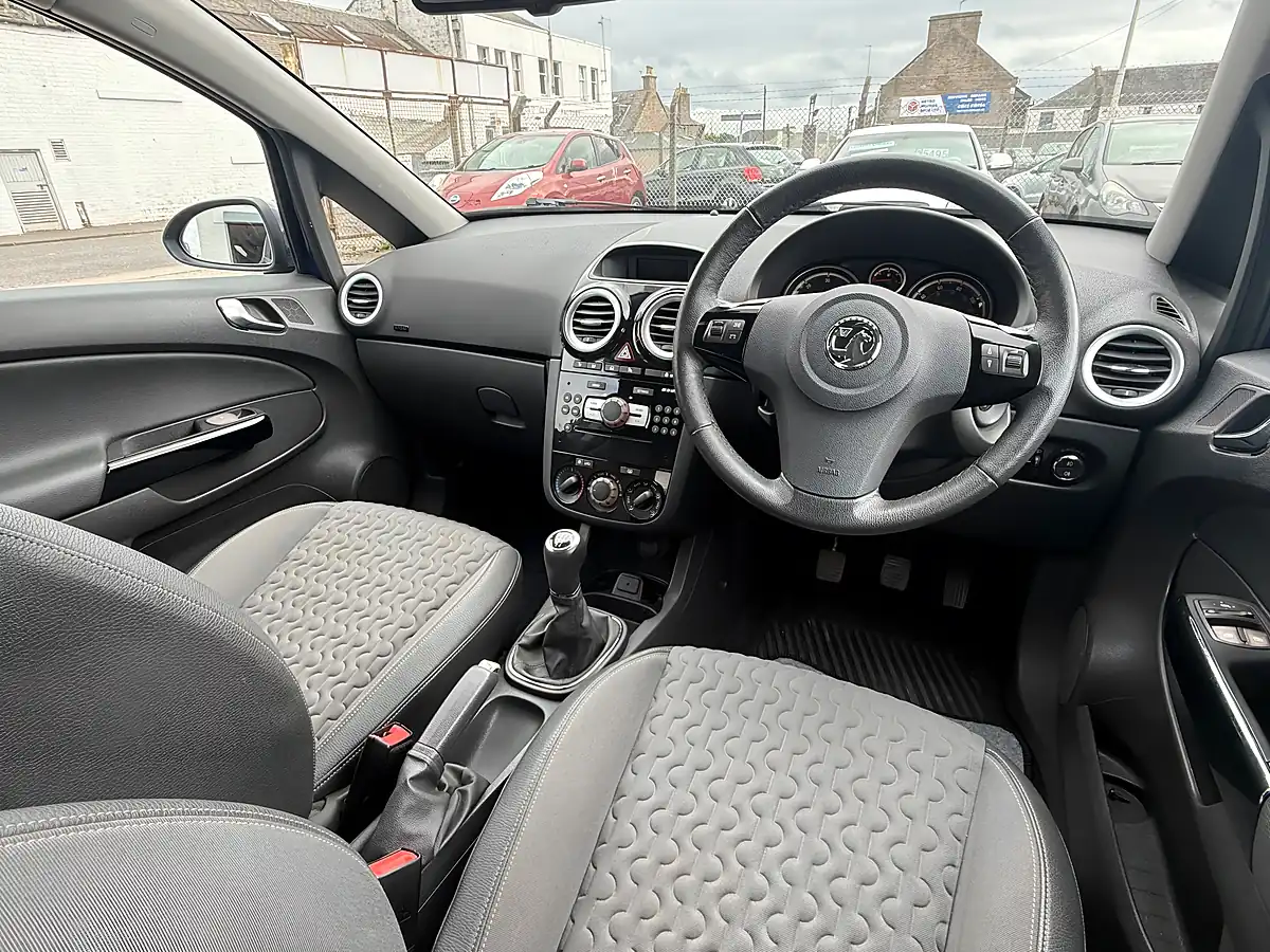 Used 2014 Vauxhall Corsa Se Blue - Interior and Exterior details 11