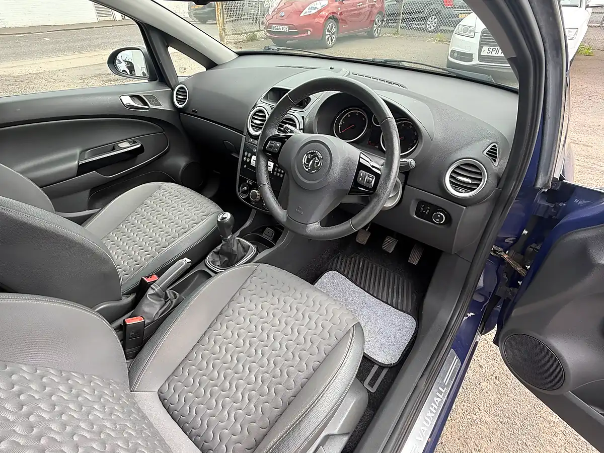 Used 2014 Vauxhall Corsa Se Blue - Interior and Exterior details 9
