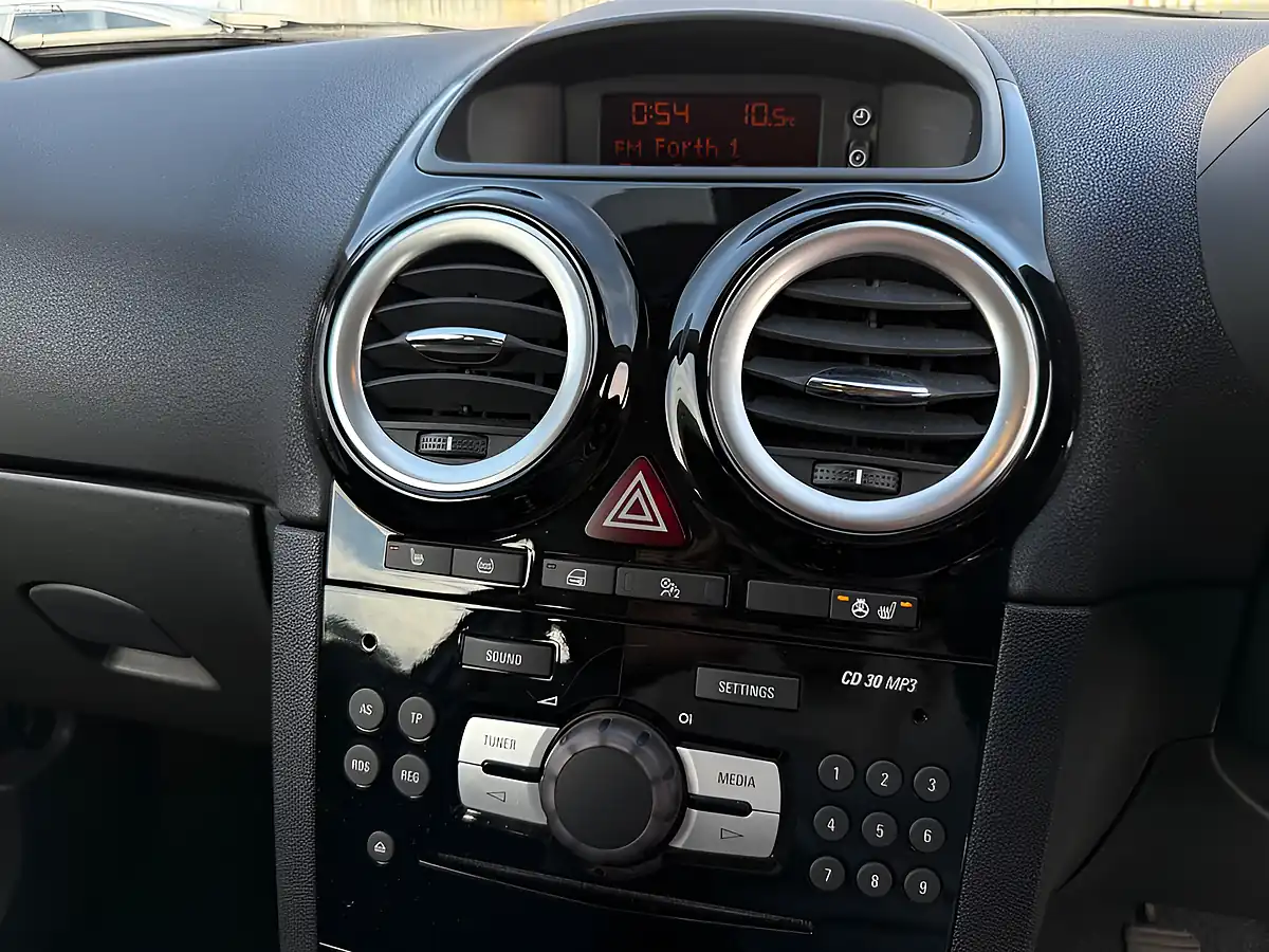 Used 2014 Vauxhall Corsa Se Blue - Interior and Exterior details 13
