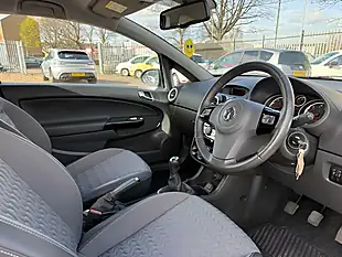 Used 2014 Vauxhall Corsa Se Blue - Interior and Exterior details 6