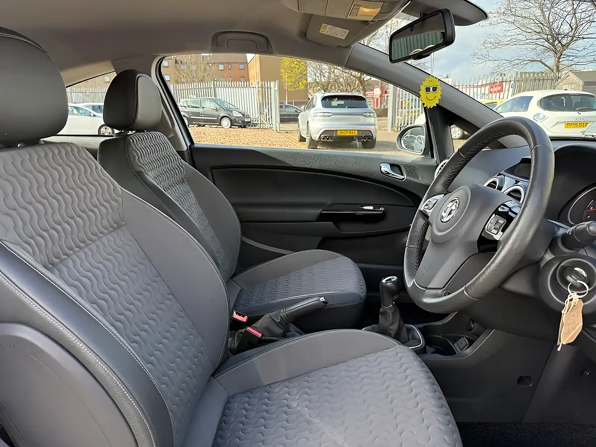 Used 2014 Vauxhall Corsa Se Blue - Interior and Exterior details 7