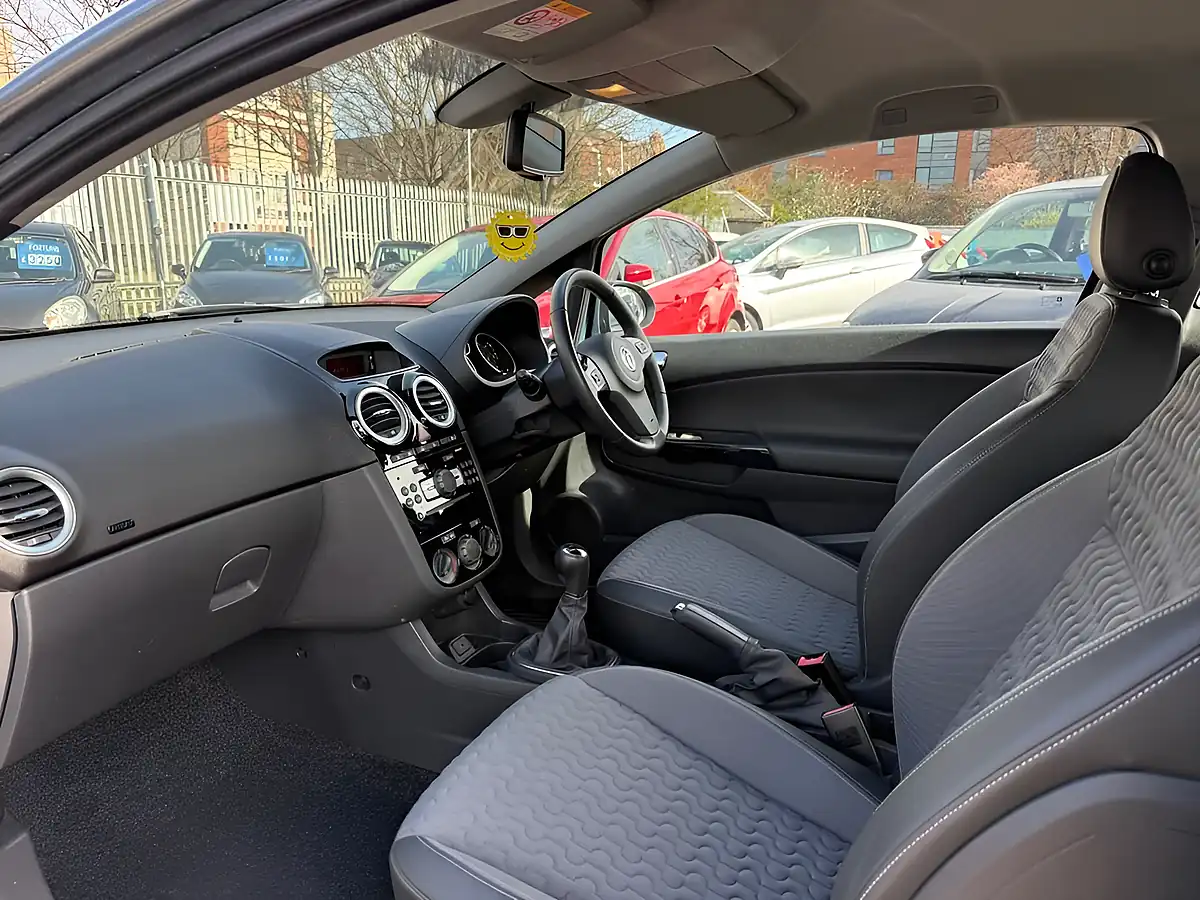 Used 2014 Vauxhall Corsa Se Blue - Interior and Exterior details 9