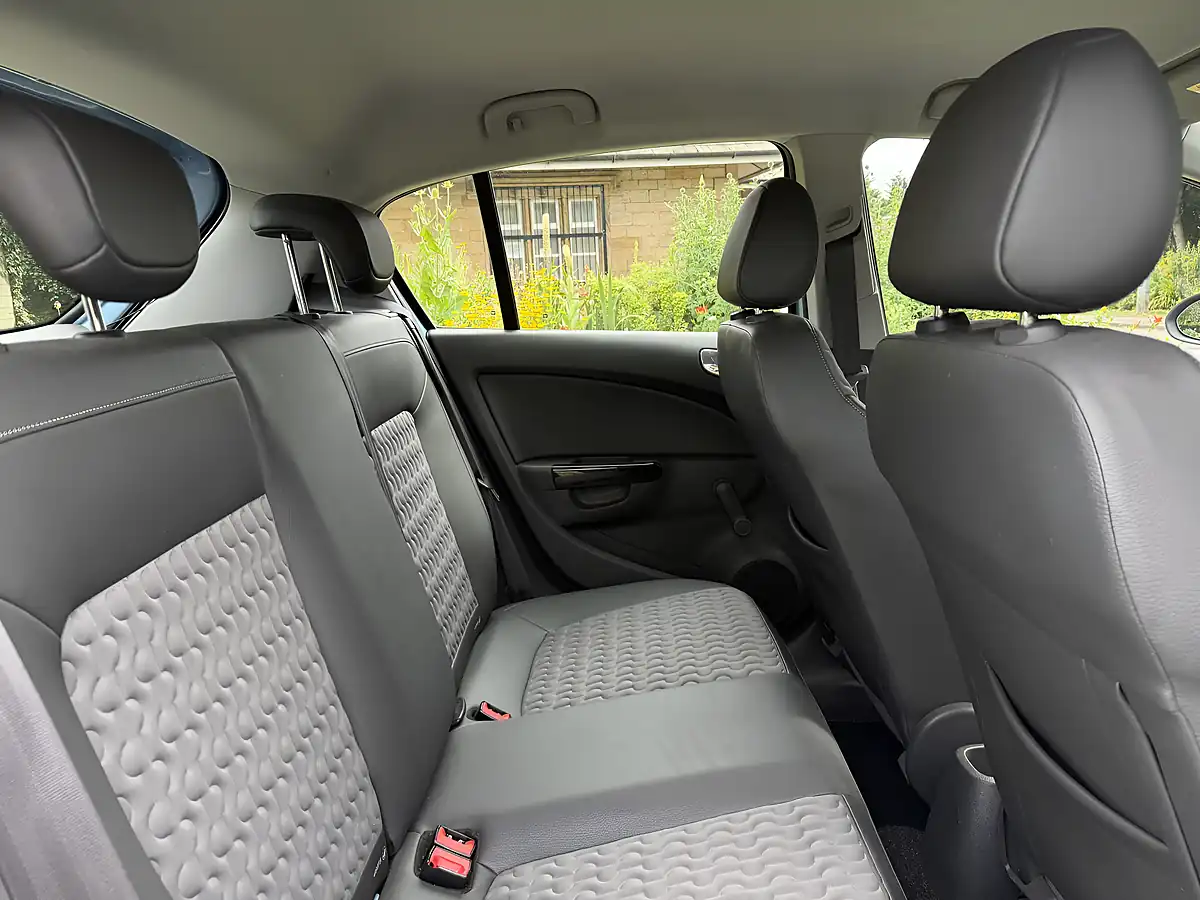 Used 2014 Vauxhall Corsa Se Blue - Interior and Exterior details 12
