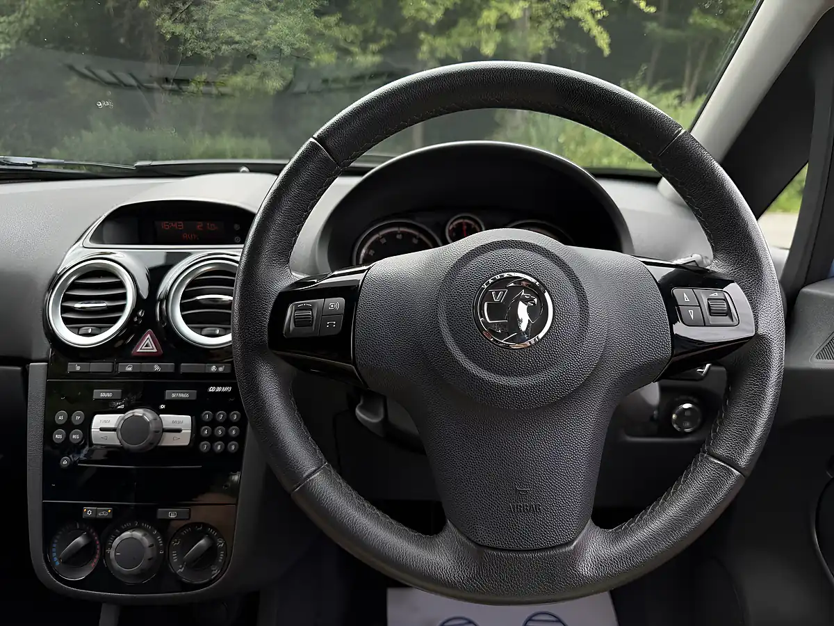 Used 2014 Vauxhall Corsa Se Blue - Interior and Exterior details 14