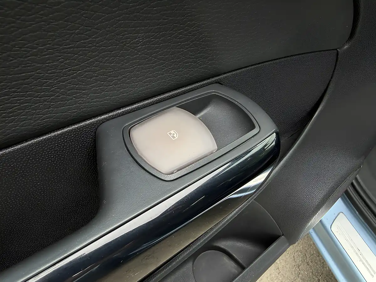 Used 2014 Vauxhall Corsa Se Blue - Interior and Exterior details 18