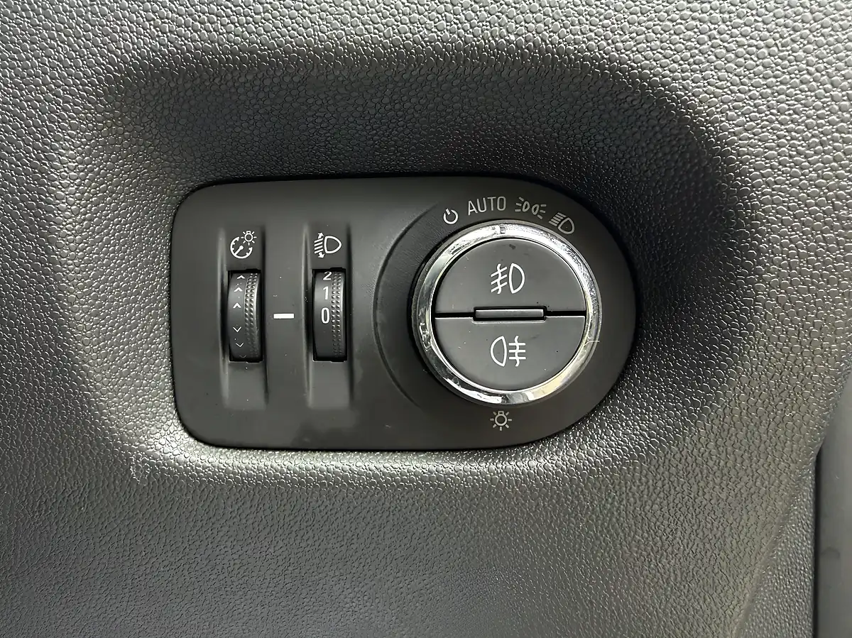 Used 2014 Vauxhall Corsa Se Blue - Interior and Exterior details 20