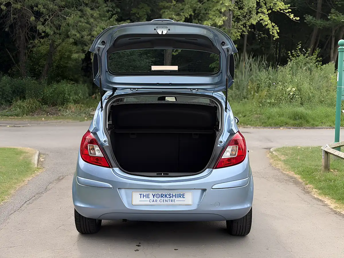 Used 2014 Vauxhall Corsa Se Blue - Interior and Exterior details 9