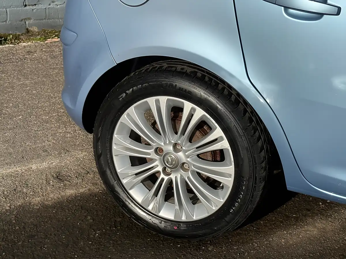 Used 2014 Vauxhall Corsa Se Blue - Interior and Exterior details 11