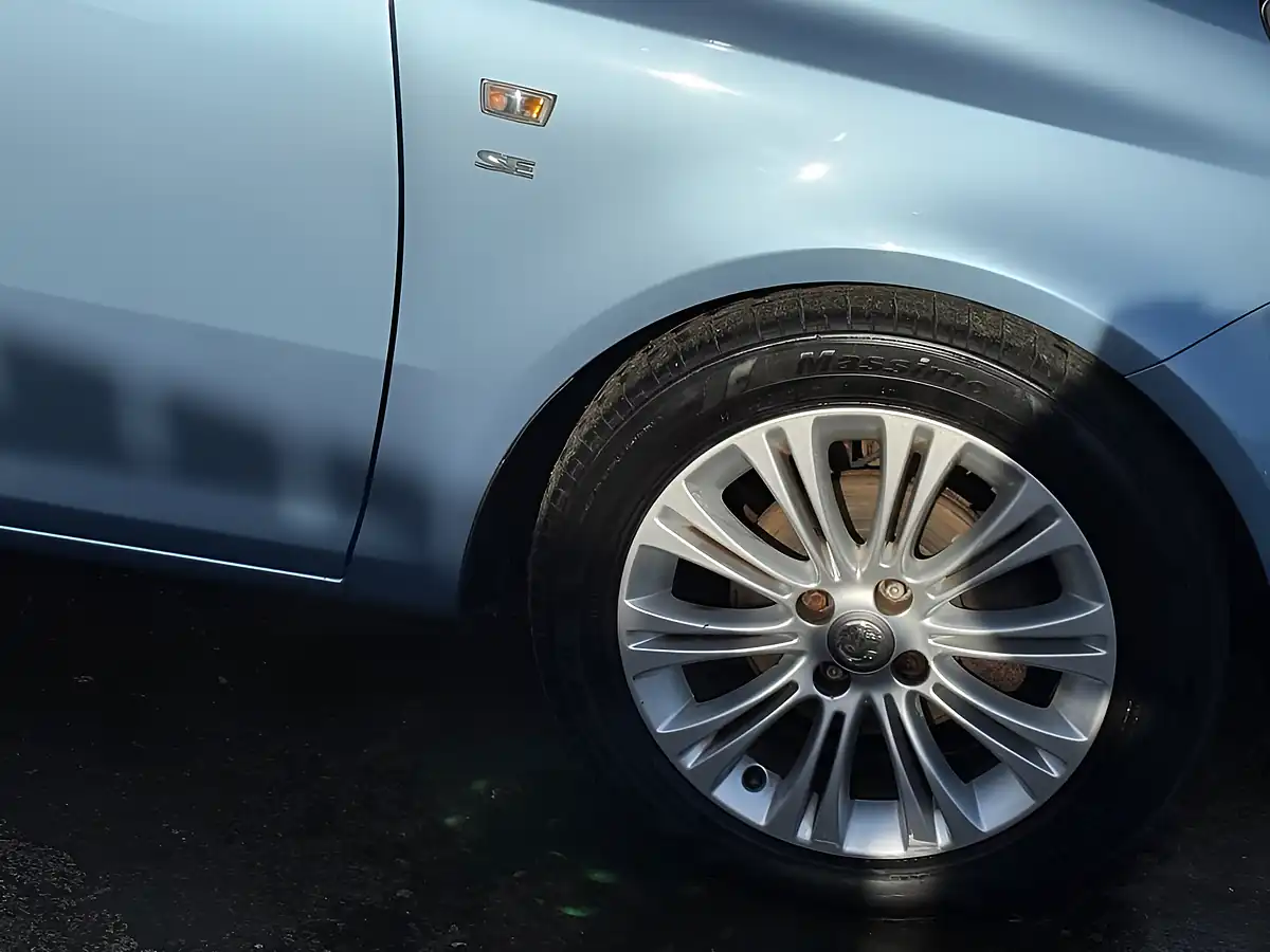 Used 2014 Vauxhall Corsa Se Blue - Interior and Exterior details 12