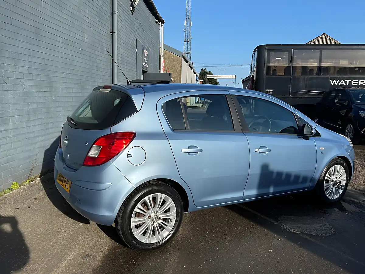 Used 2014 Vauxhall Corsa Se Blue - Interior and Exterior details 13