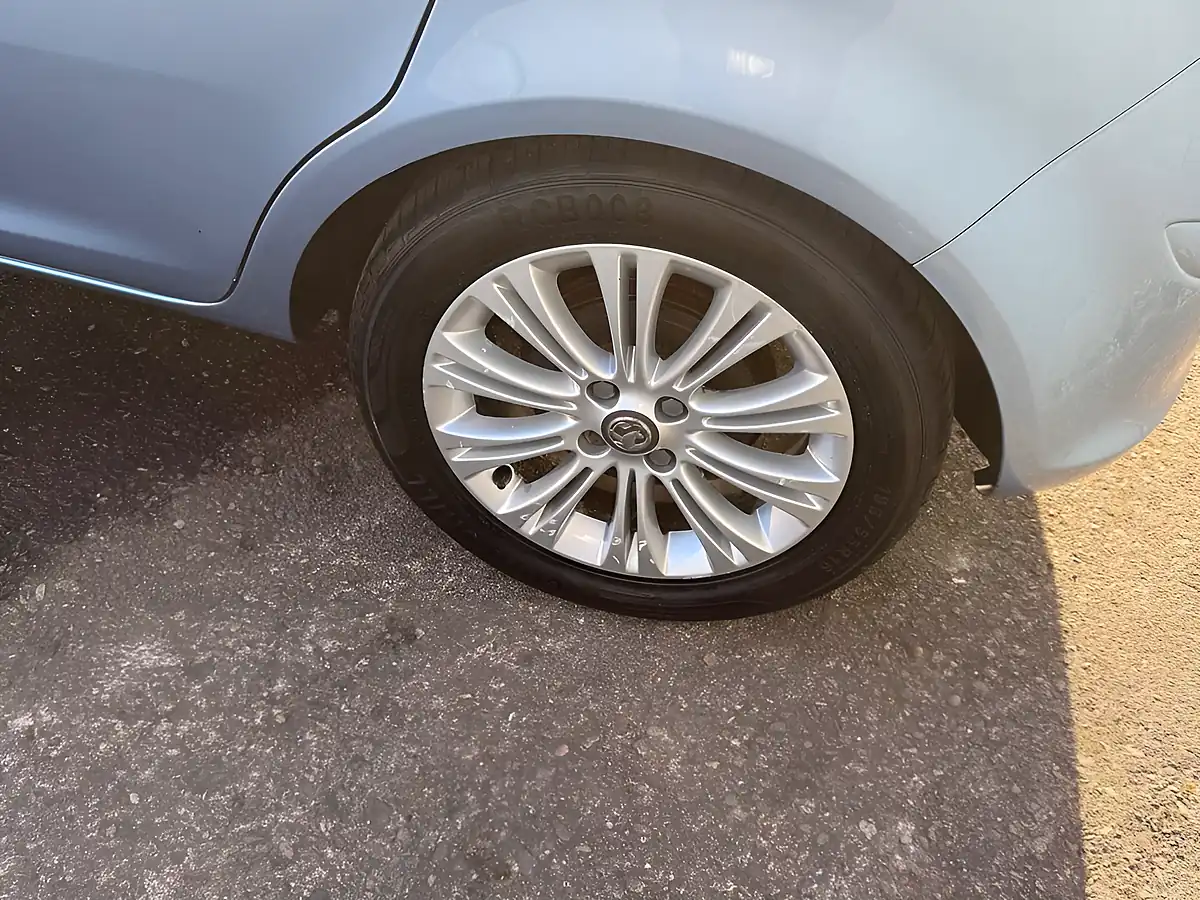 Used 2014 Vauxhall Corsa Se Blue - Interior and Exterior details 18