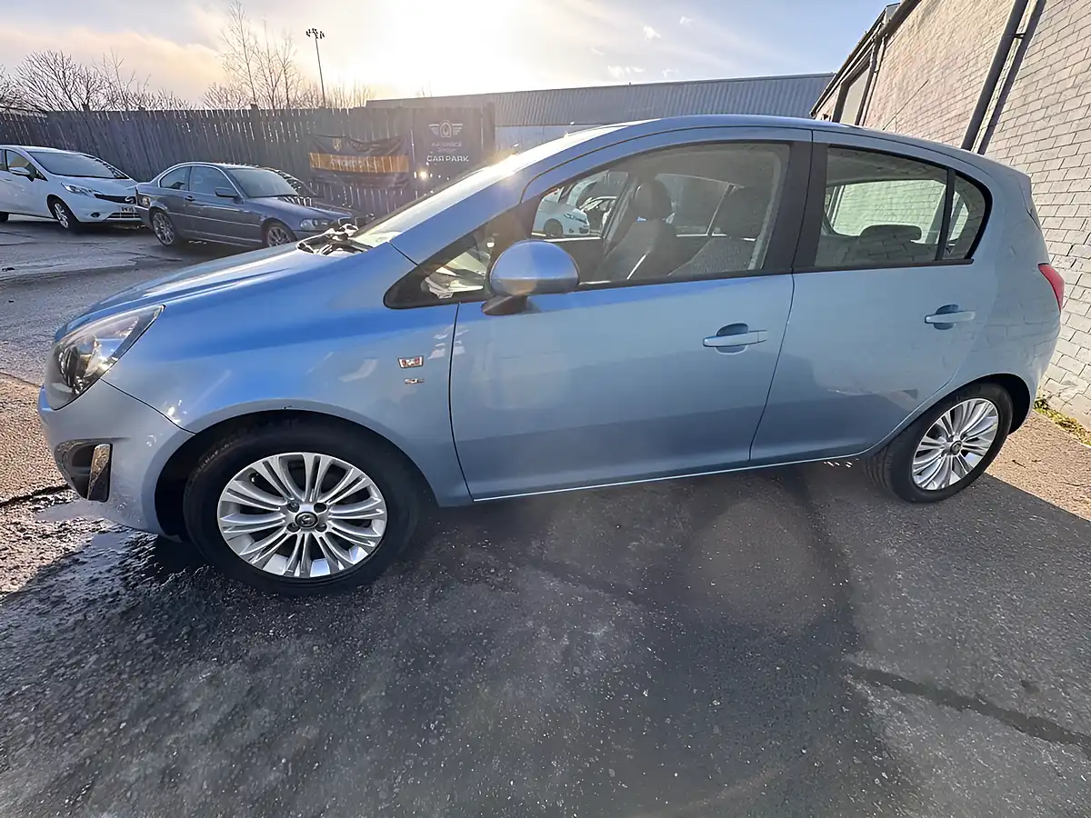 Used 2014 Vauxhall Corsa Se Blue - Interior and Exterior details 19