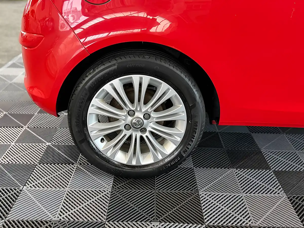 Used 2014 Vauxhall Corsa Se Red - Interior and Exterior details 13