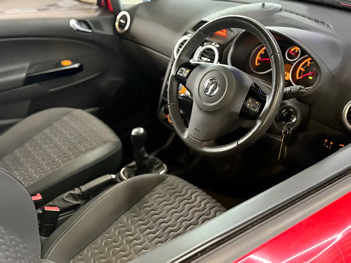 Used 2014 Vauxhall Corsa Se Red - Interior and Exterior details 14
