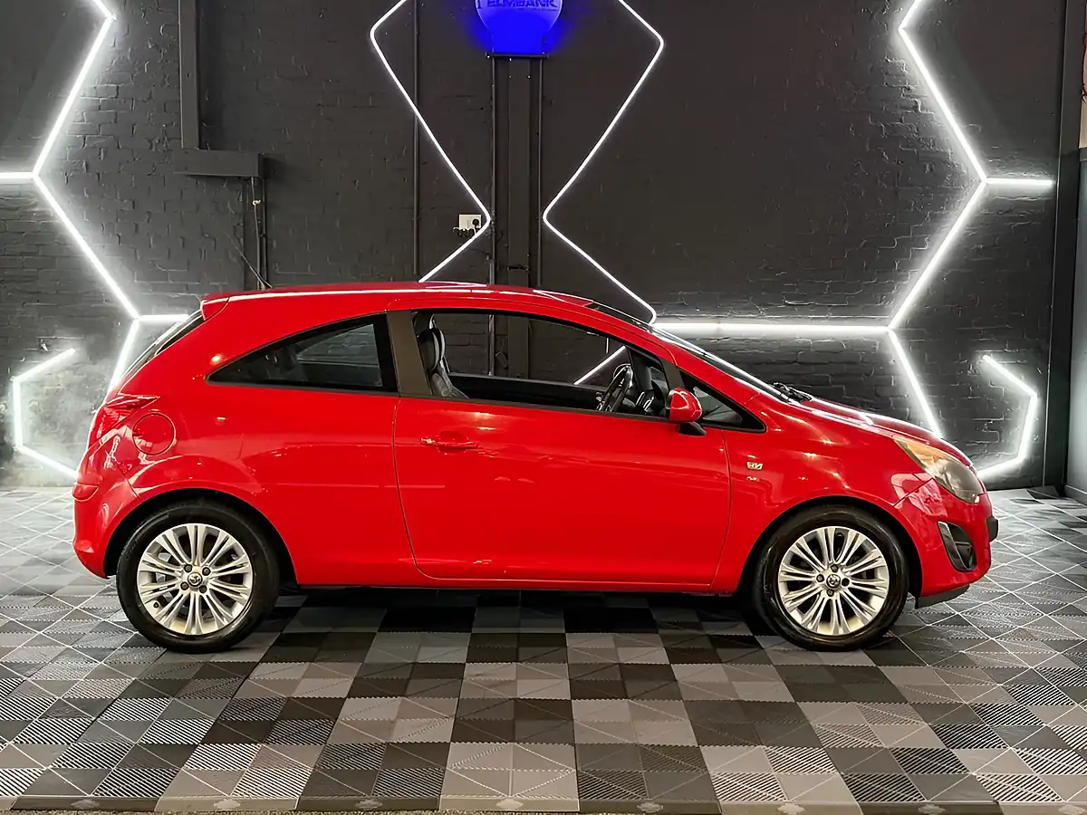Used 2014 Vauxhall Corsa Se Red - Interior and Exterior details 15