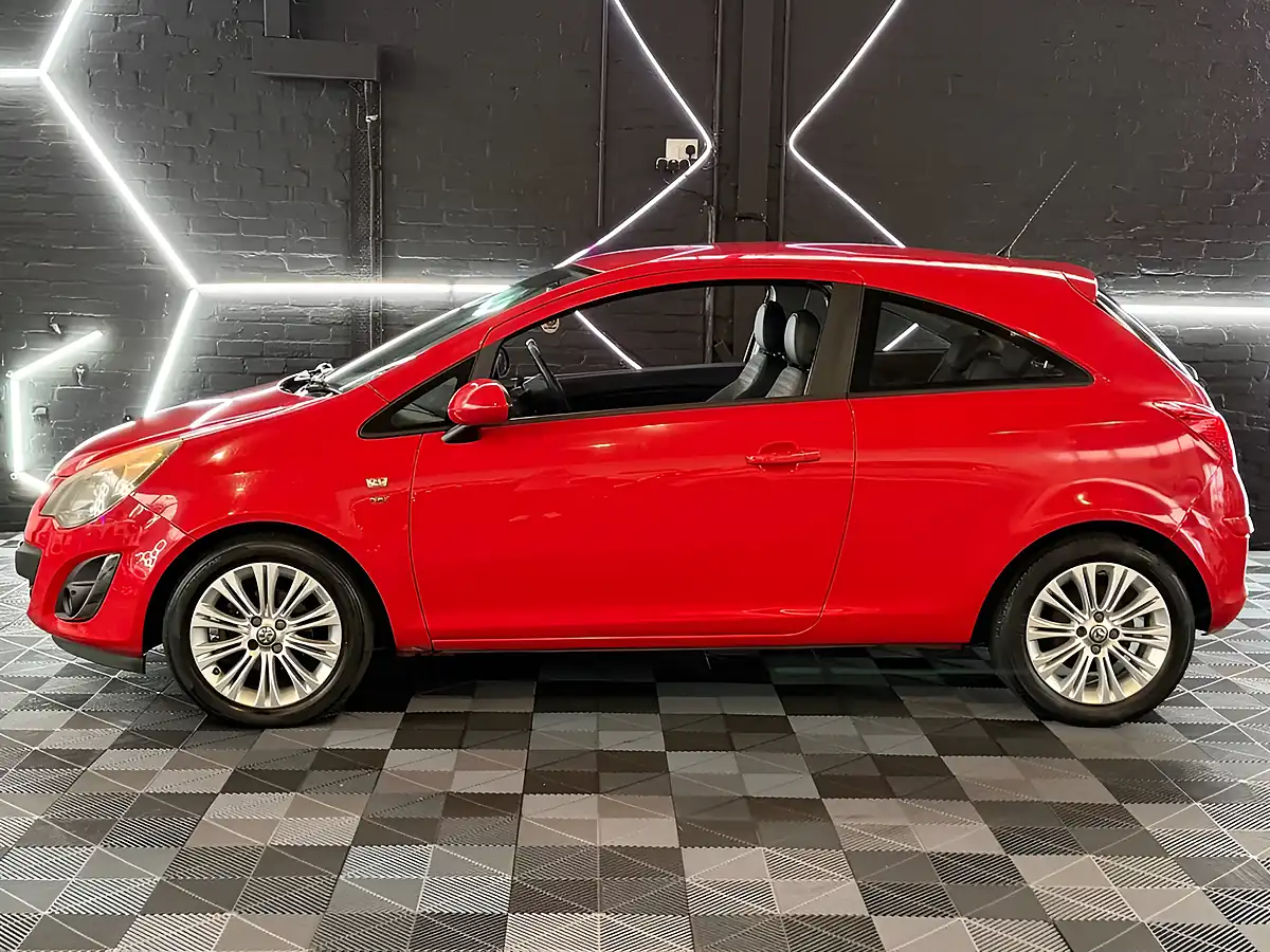 Used 2014 Vauxhall Corsa Se Red - Interior and Exterior details 4