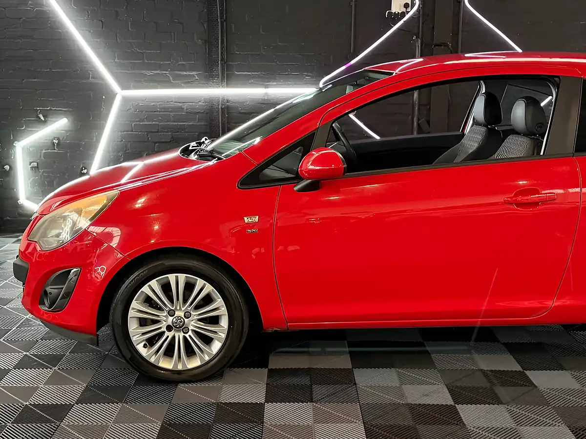 Used 2014 Vauxhall Corsa Se Red - Interior and Exterior details 5