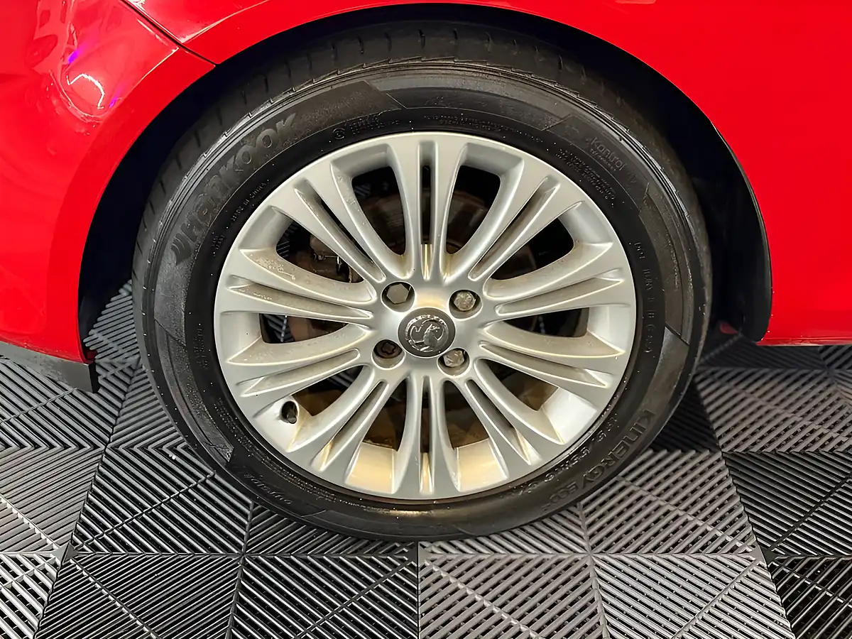 Used 2014 Vauxhall Corsa Se Red - Interior and Exterior details 8