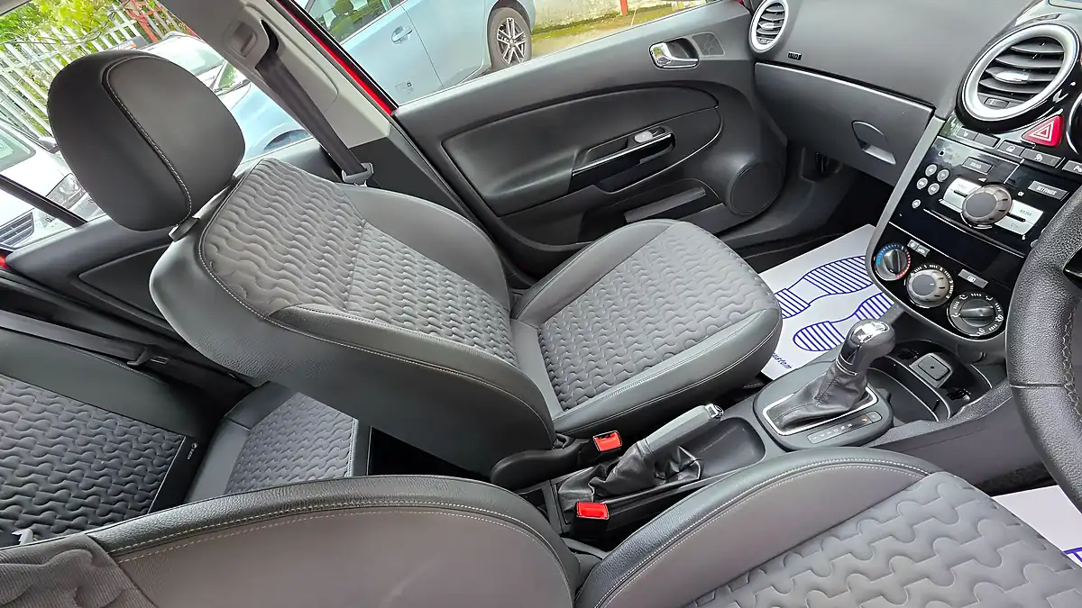 Used 2014 Vauxhall Corsa Se Red - Interior and Exterior details 16