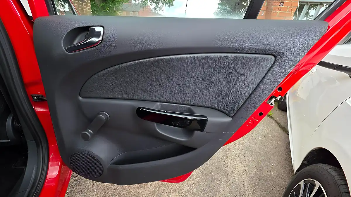 Used 2014 Vauxhall Corsa Se Red - Interior and Exterior details 18