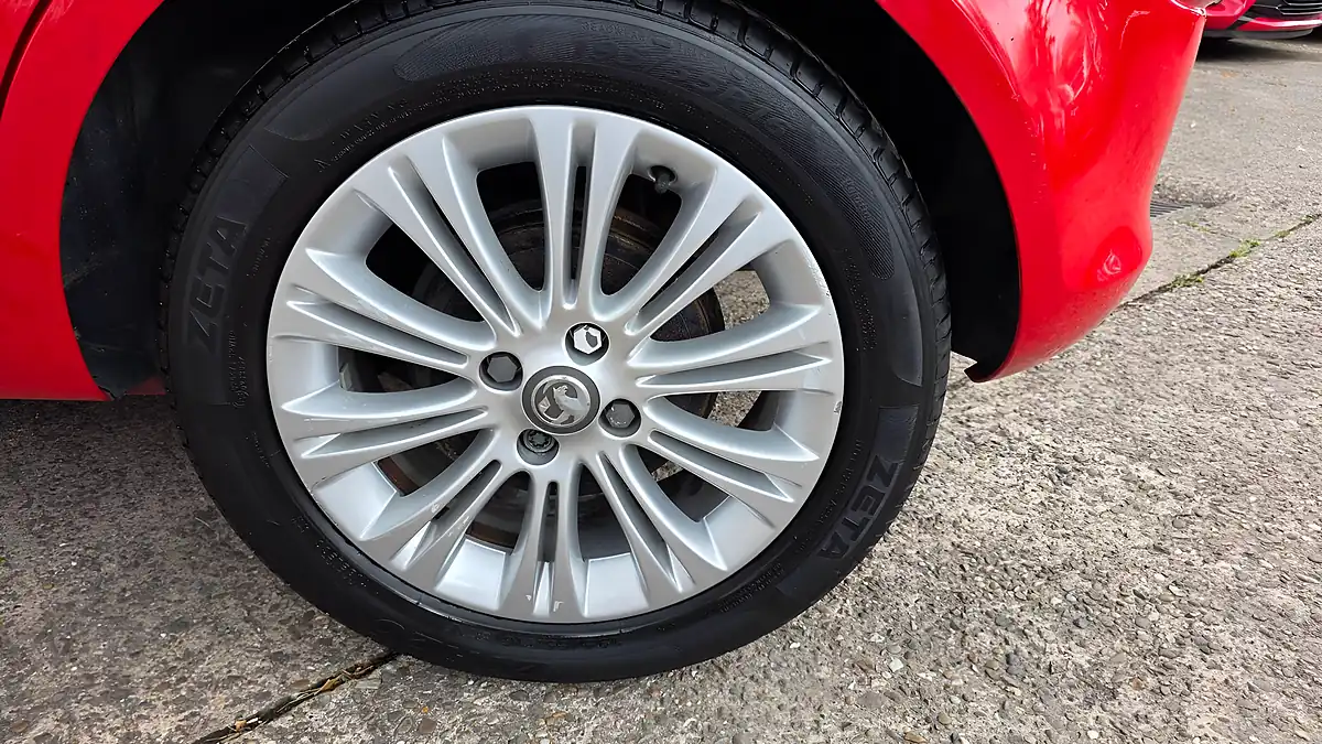 Used 2014 Vauxhall Corsa Se Red - Interior and Exterior details 19