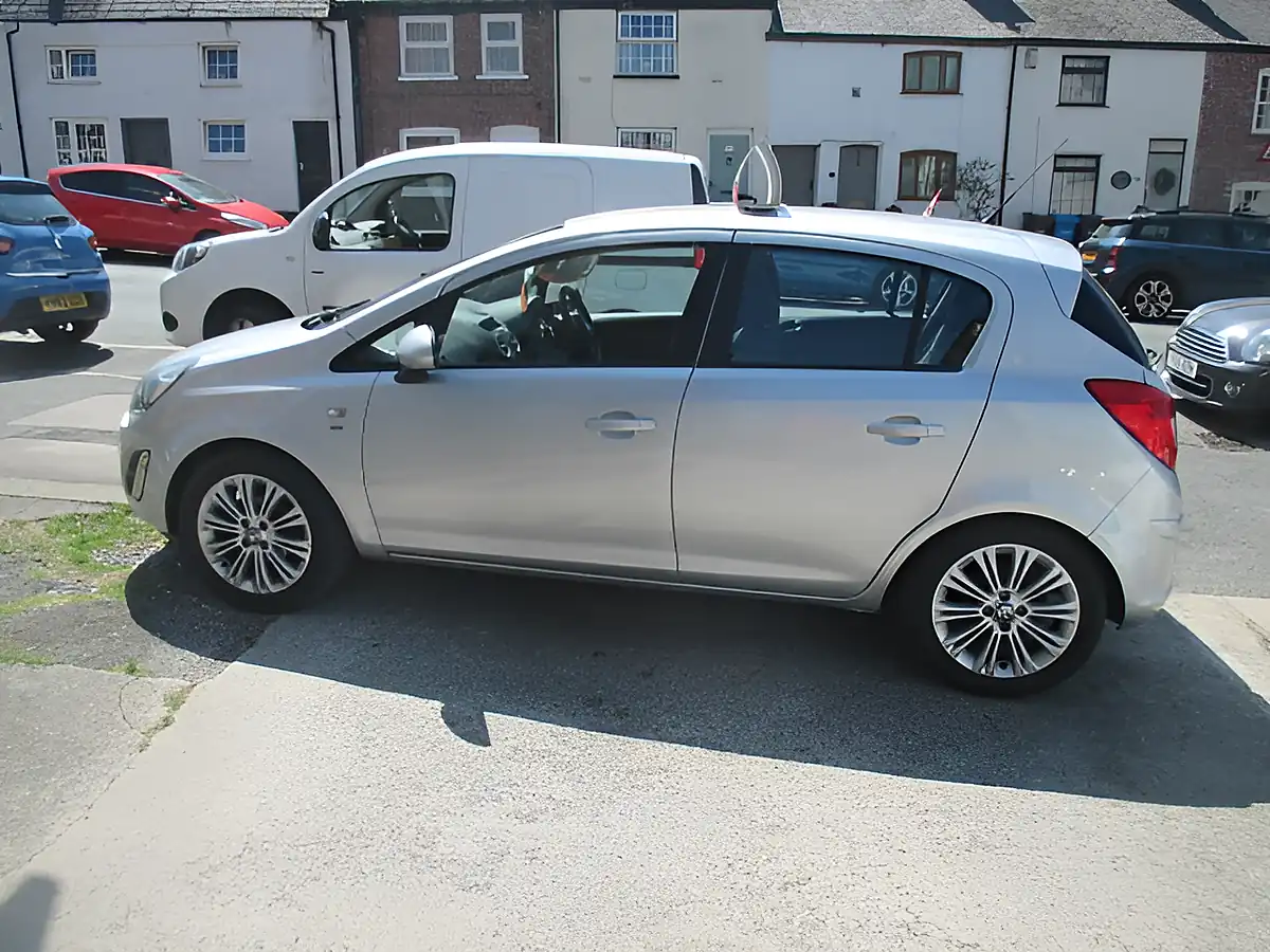 Used 2014 Vauxhall Corsa Se Silver - Interior and Exterior details 4