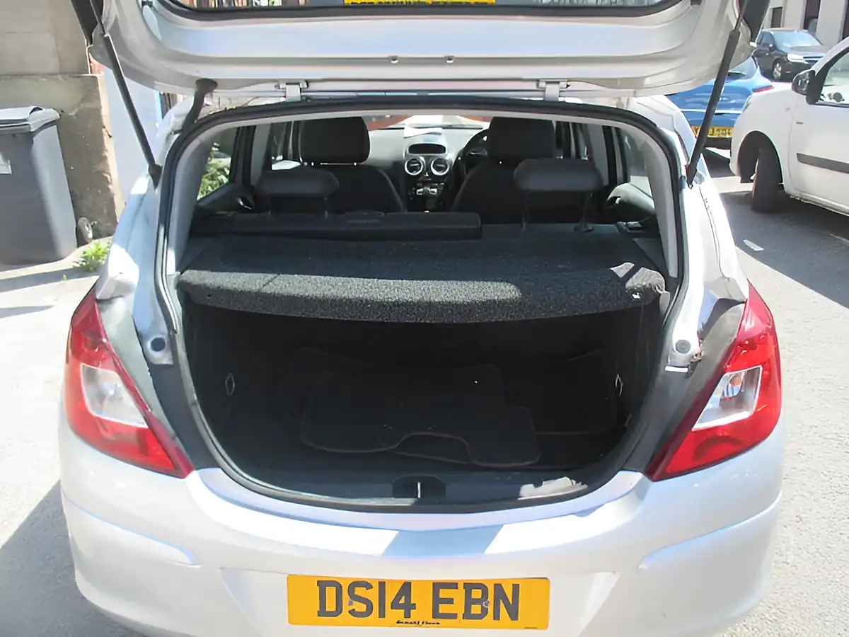Used 2014 Vauxhall Corsa Se Silver - Interior and Exterior details 6