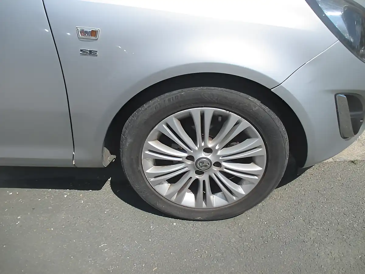 Used 2014 Vauxhall Corsa Se Silver - Interior and Exterior details 7