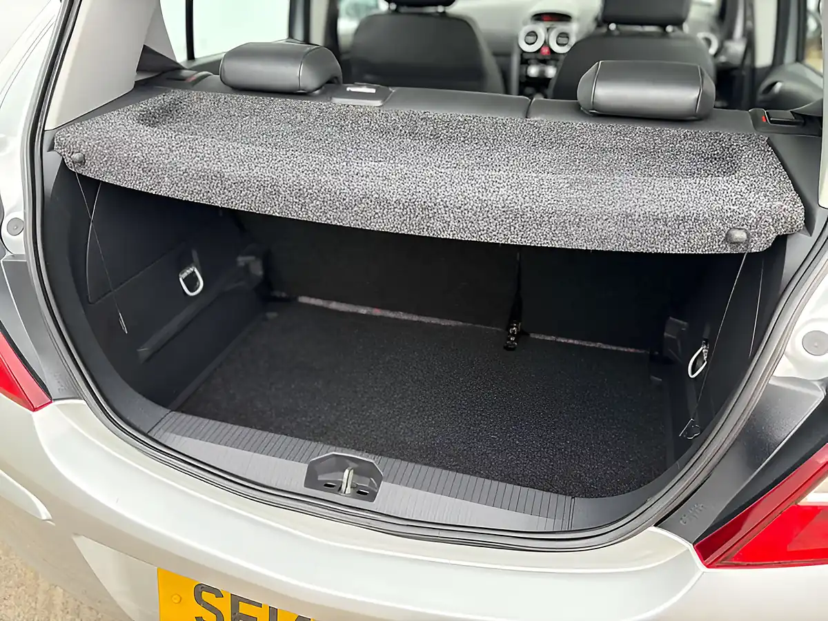 Used 2014 Vauxhall Corsa Se Star Silver - Interior and Exterior details 13