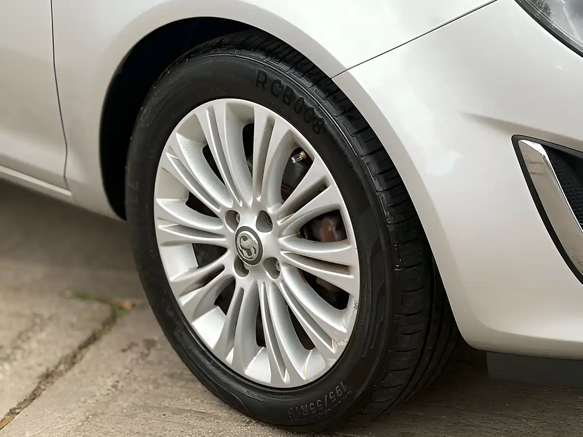 Used 2014 Vauxhall Corsa Se Star Silver - Interior and Exterior details 4