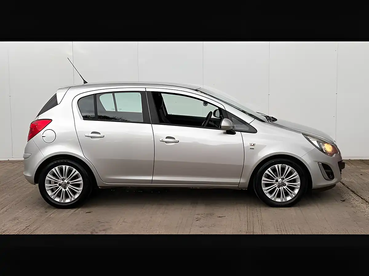 Used 2014 Vauxhall Corsa Se Star Silver - Interior and Exterior details 5