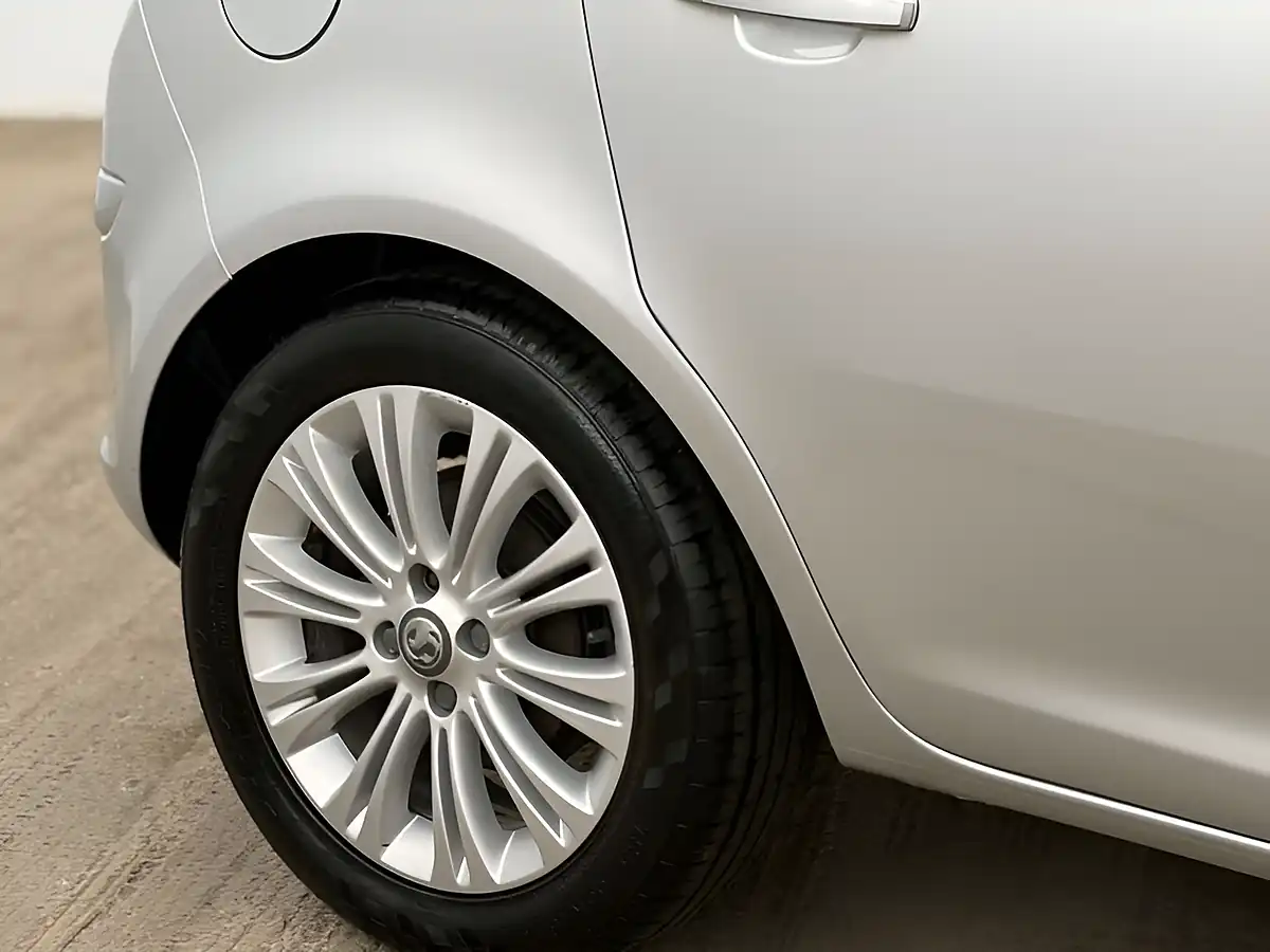Used 2014 Vauxhall Corsa Se Star Silver - Interior and Exterior details 6