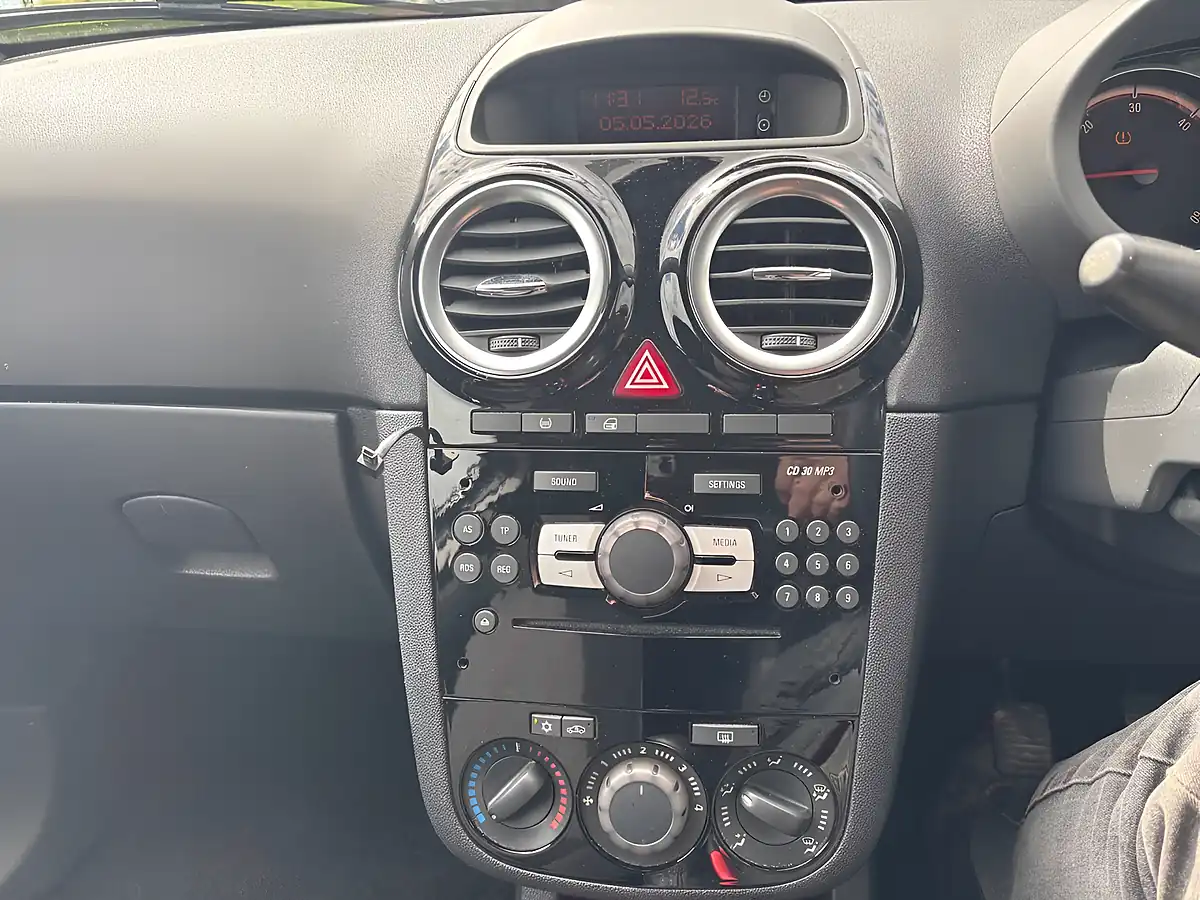 Used 2014 Vauxhall Corsa Sportive Black - Interior and Exterior details 12