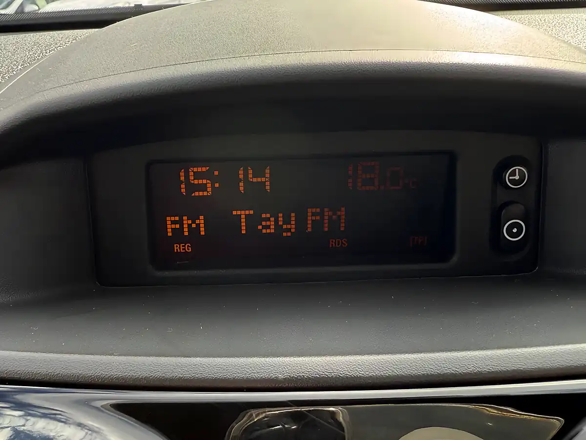 Used 2014 Vauxhall Corsa Sri White - Interior and Exterior details 16