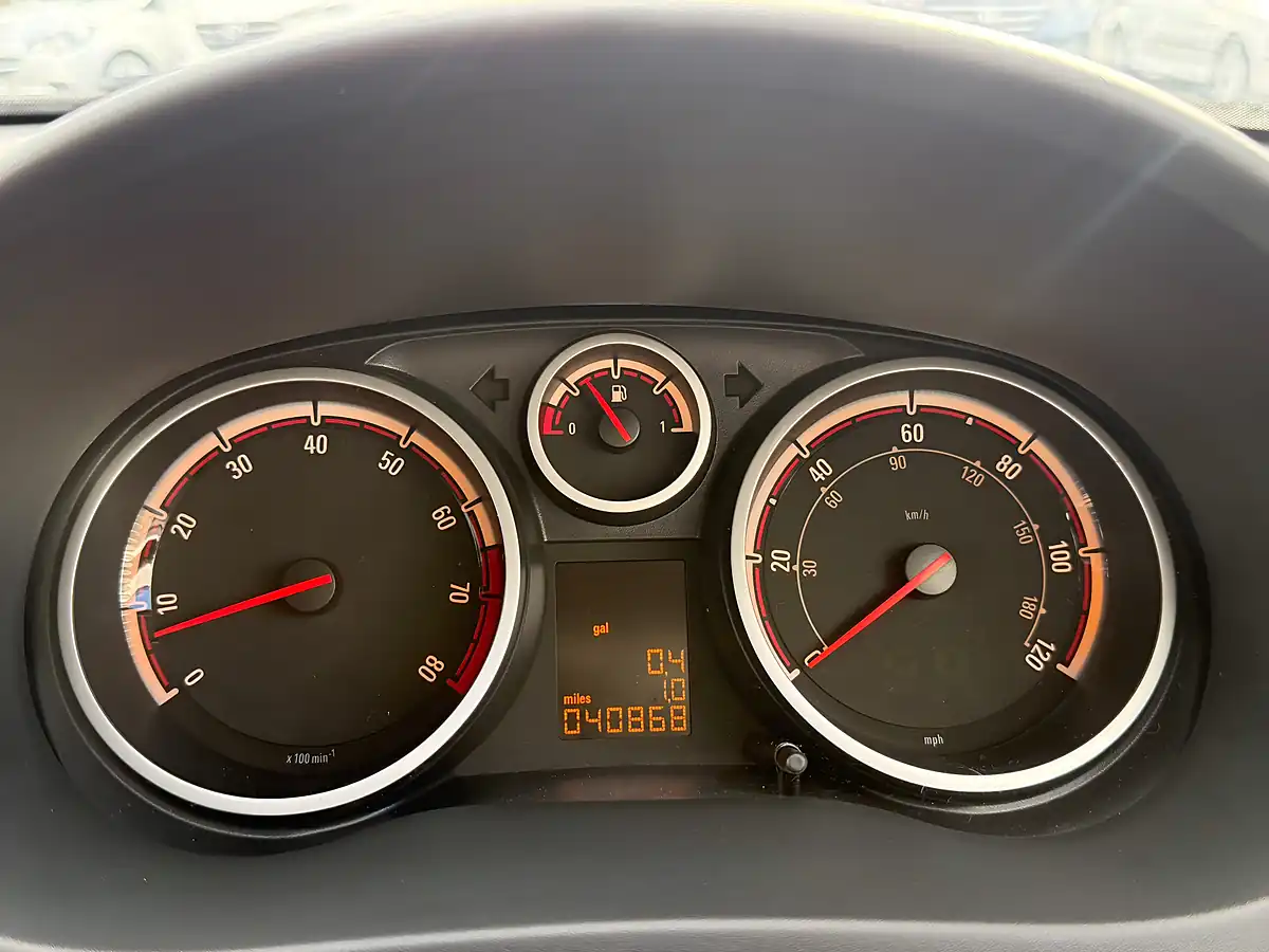 Used 2014 Vauxhall Corsa Sri White - Interior and Exterior details 19