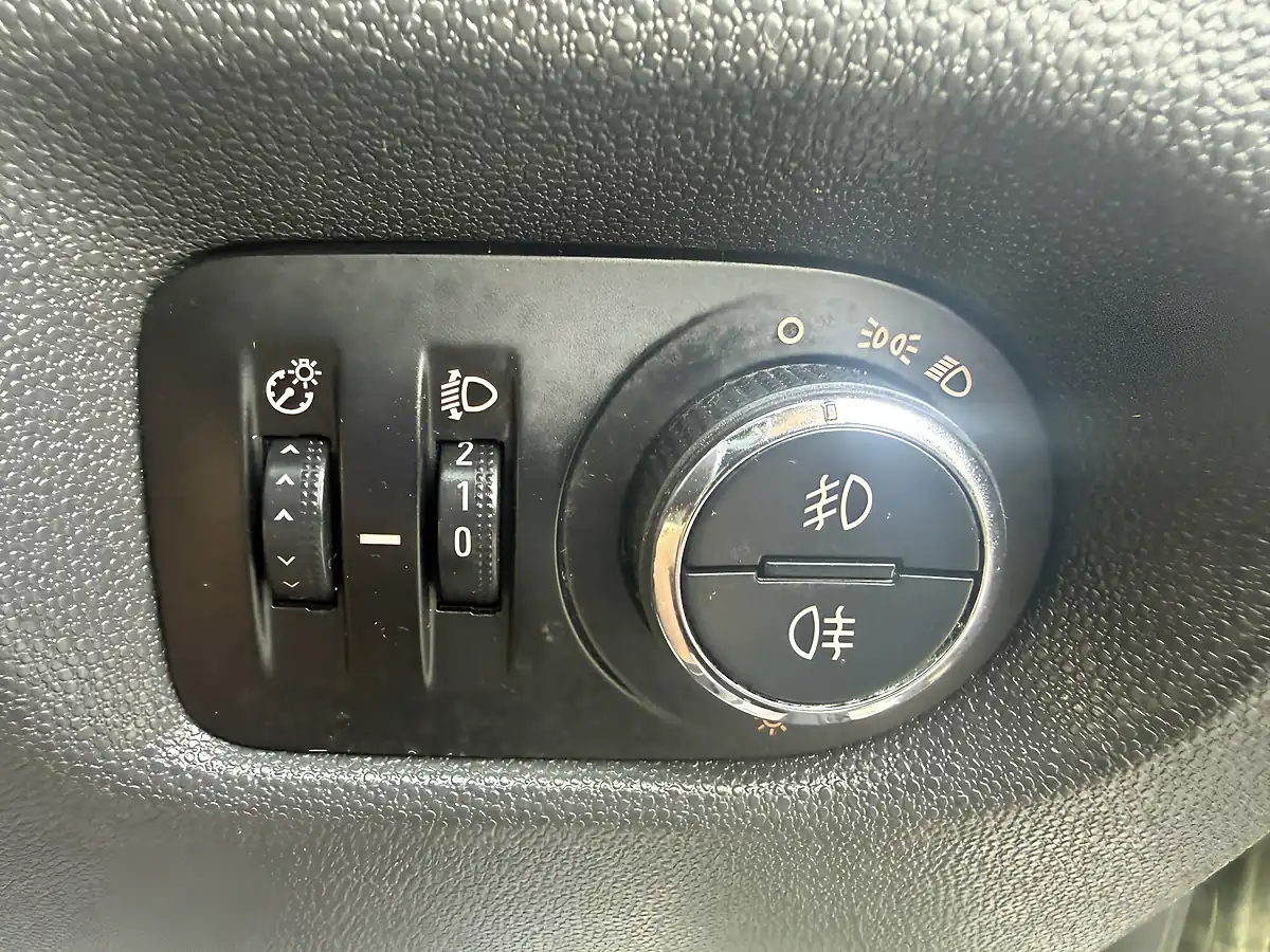 Used 2014 Vauxhall Corsa Sxi Black - Interior and Exterior details 16