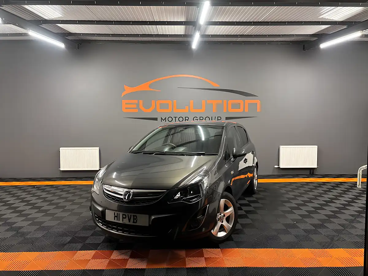Used 2014 Vauxhall Corsa Sxi Grey - Front View