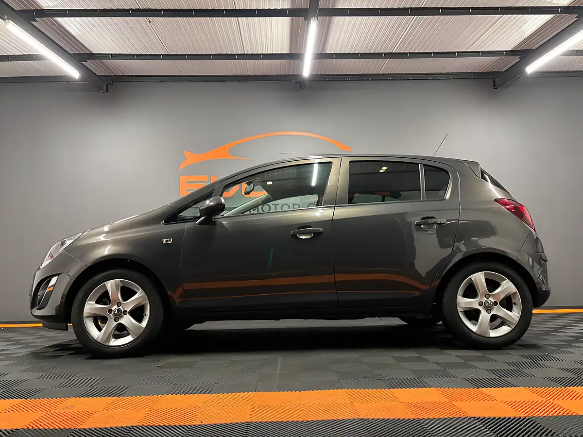 Used 2014 Vauxhall Corsa Sxi Grey - Interior and Exterior details 2