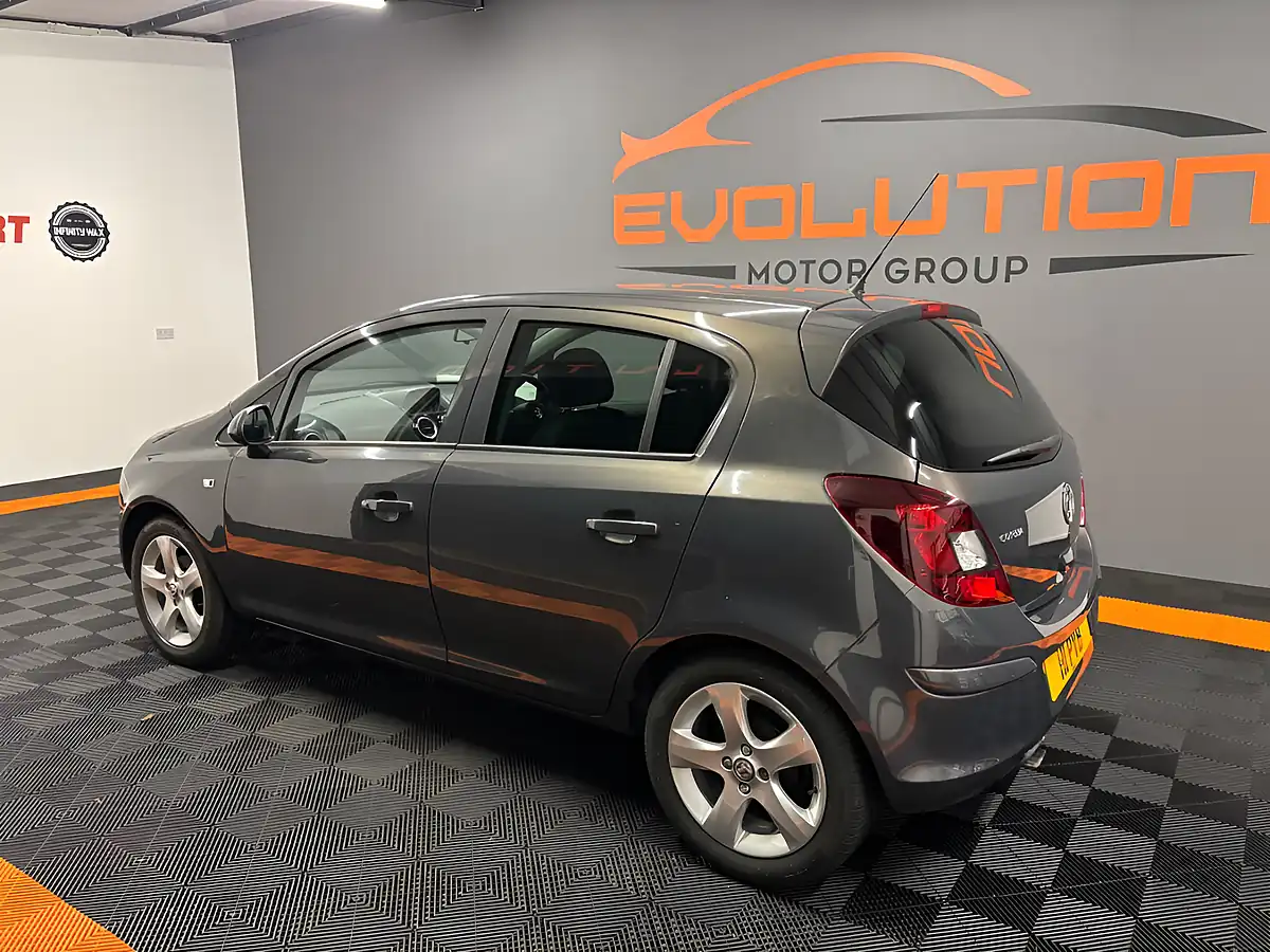 Used 2014 Vauxhall Corsa Sxi Grey - Interior and Exterior details 3
