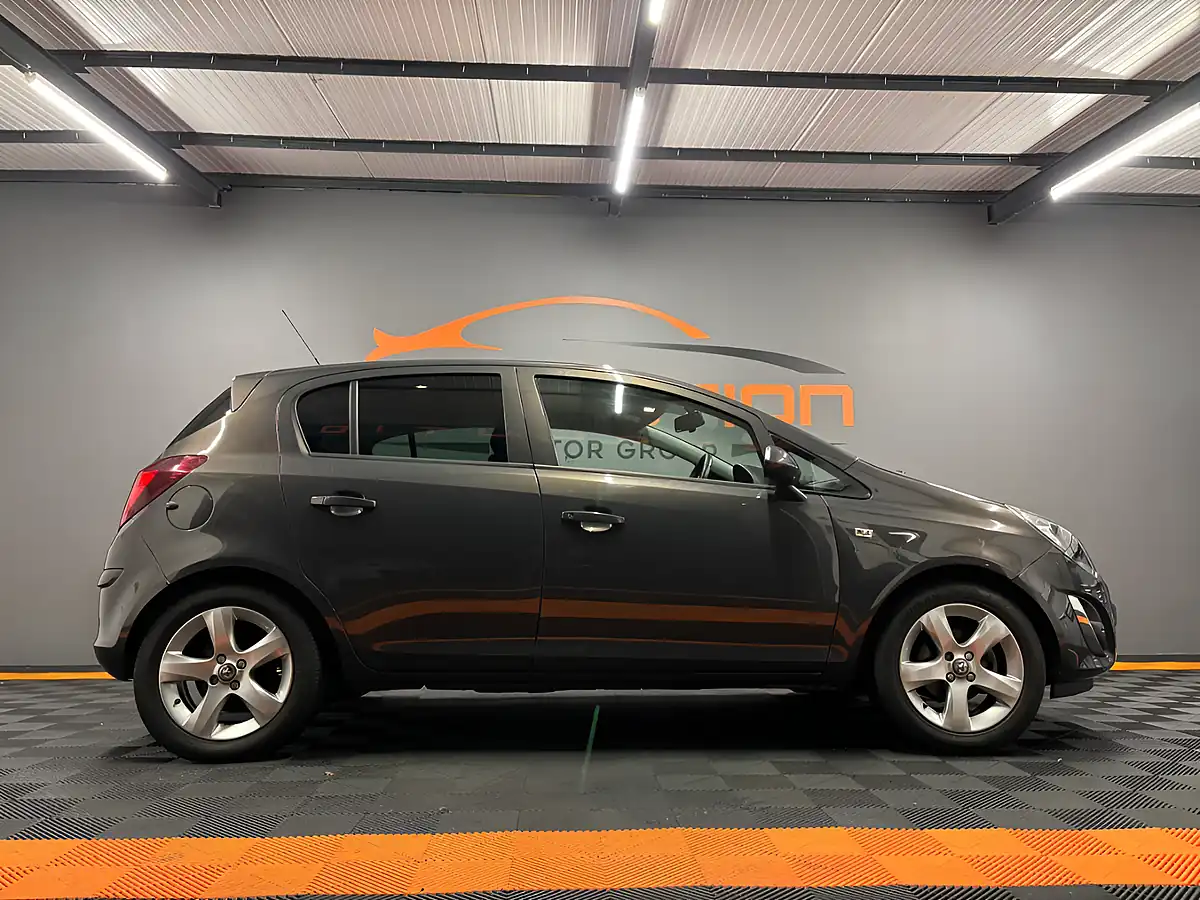 Used 2014 Vauxhall Corsa Sxi Grey - Interior and Exterior details 5