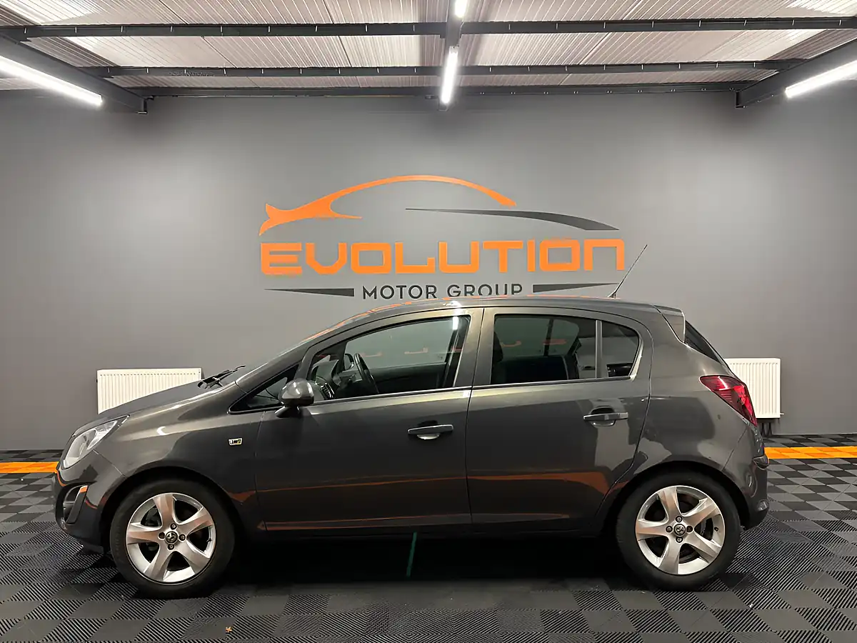 Used 2014 Vauxhall Corsa Sxi Grey - Interior and Exterior details 8