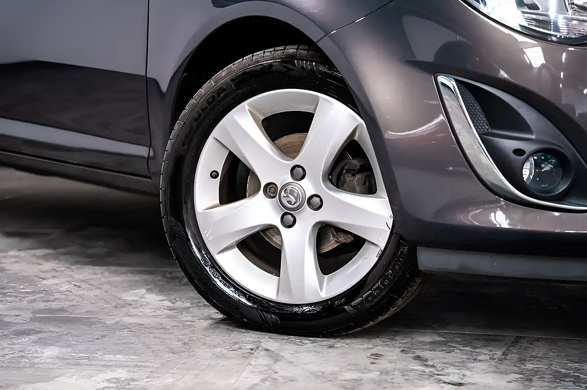 Used 2014 Vauxhall Corsa Sxi Grey - Interior and Exterior details 12