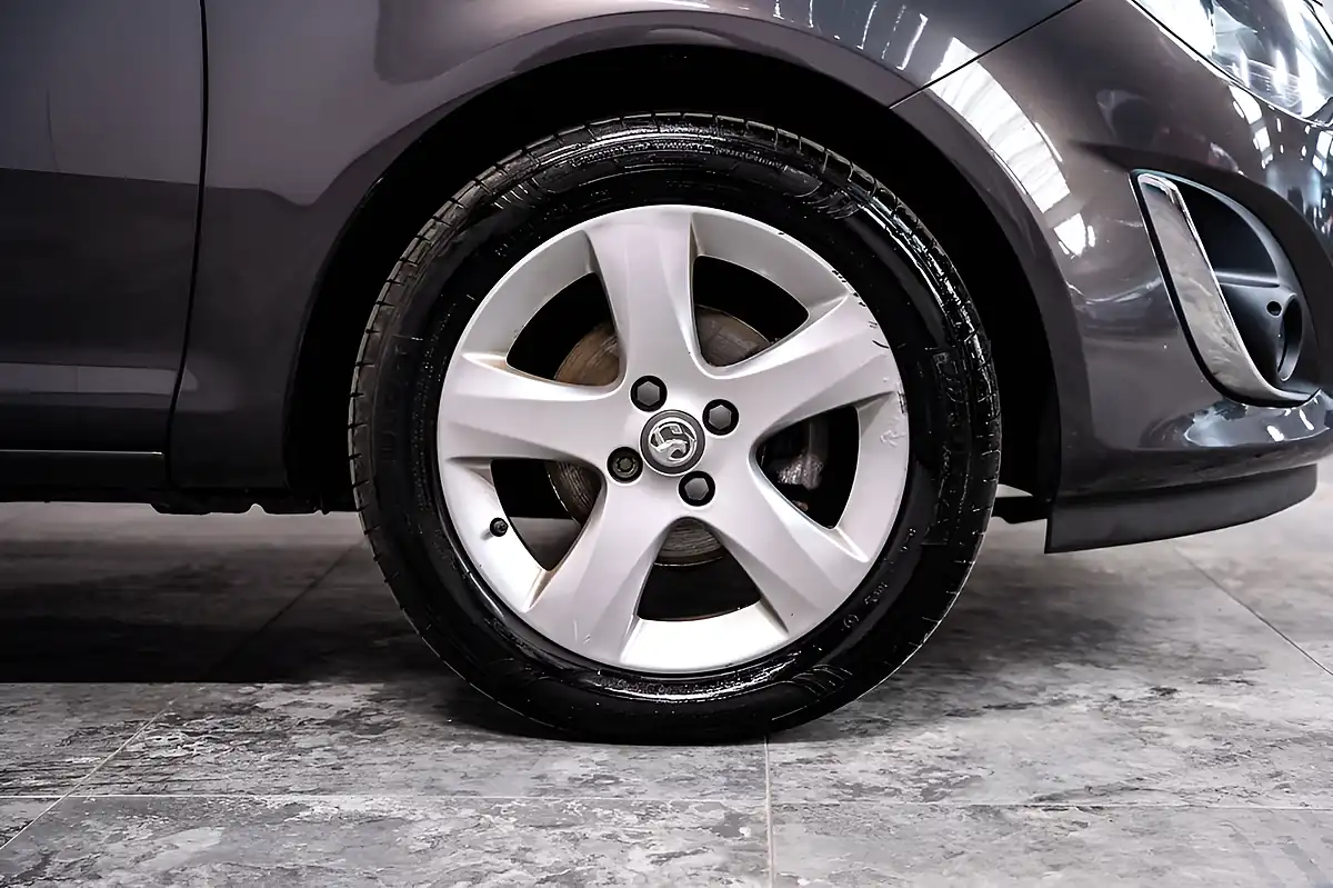 Used 2014 Vauxhall Corsa Sxi Grey - Interior and Exterior details 17