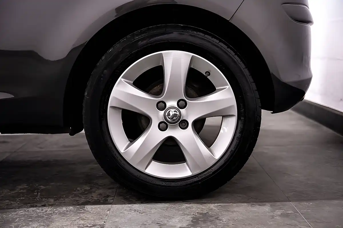 Used 2014 Vauxhall Corsa Sxi Grey - Interior and Exterior details 18